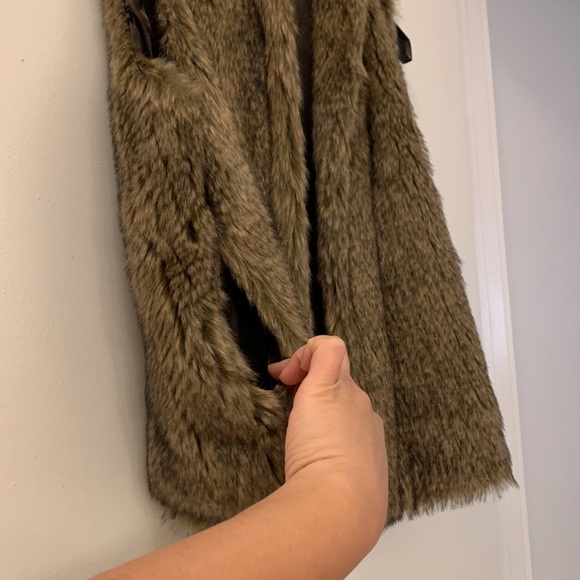 Abercrombie & Fitch Womens Faux Fur Vest Brown Size Large NWT - Picture 4 of 8